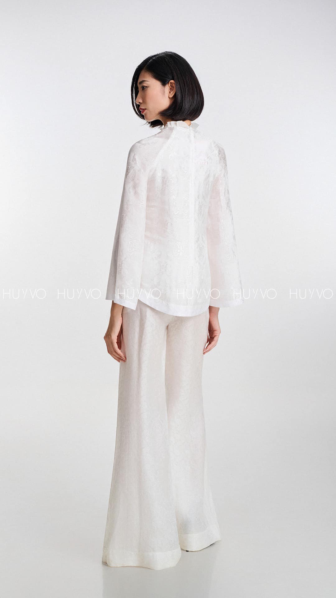 The White – Bà Ba Gabriella