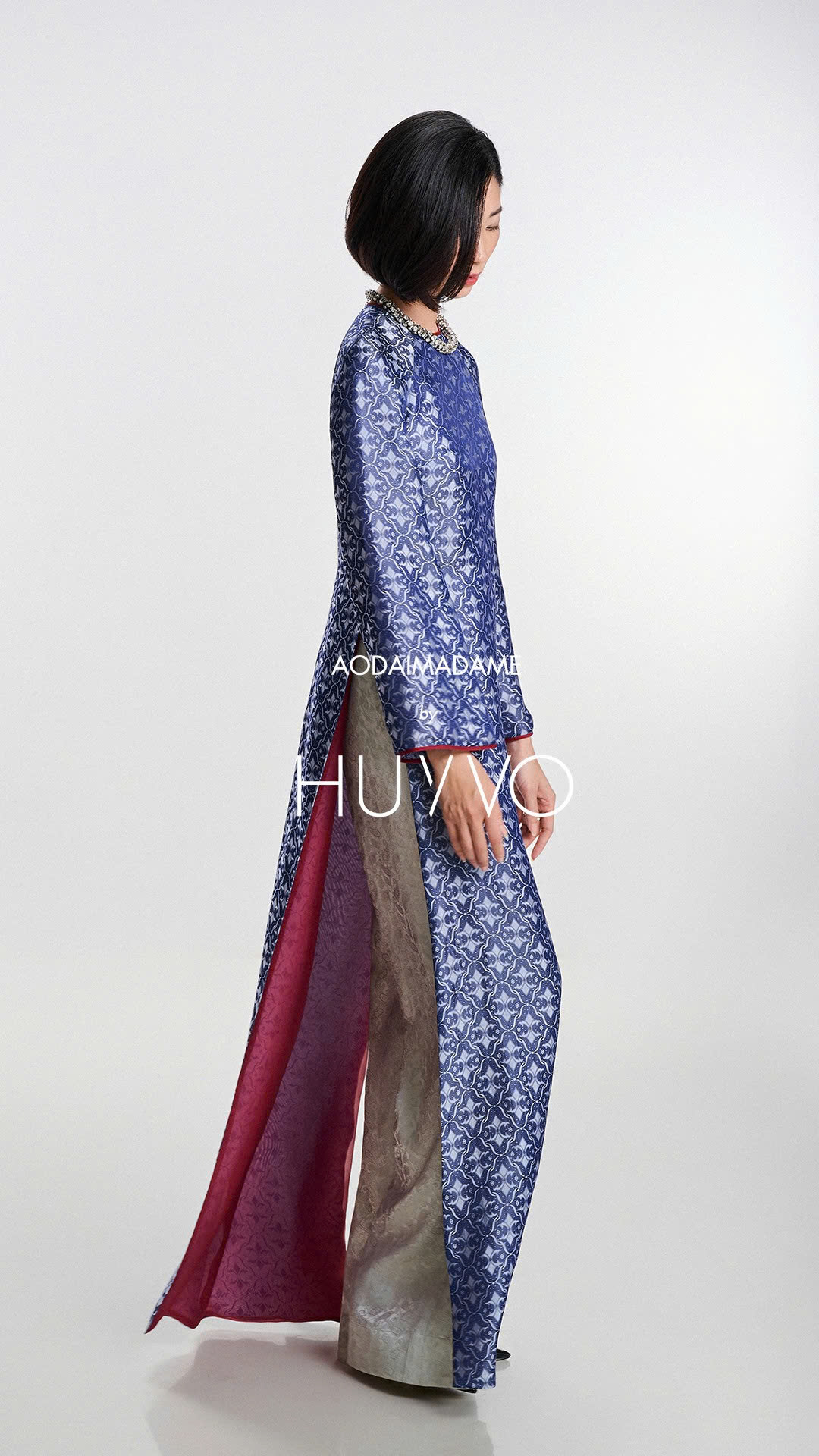 Sắc Đen Huyền Bí – Abloom