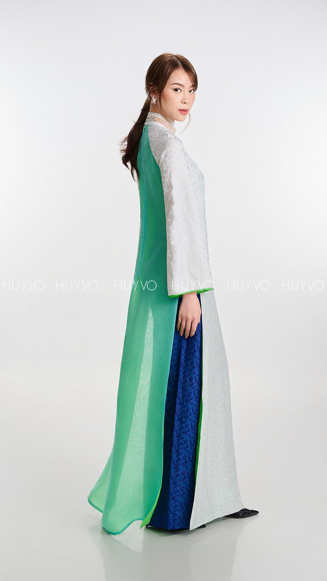 Sắc Xám Lục Bảo