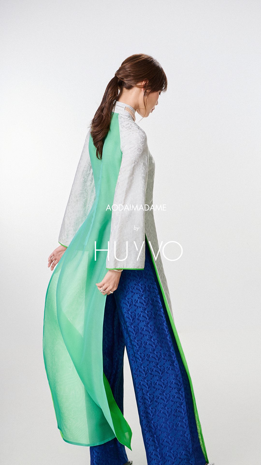 Sắc Xám Lục Bảo