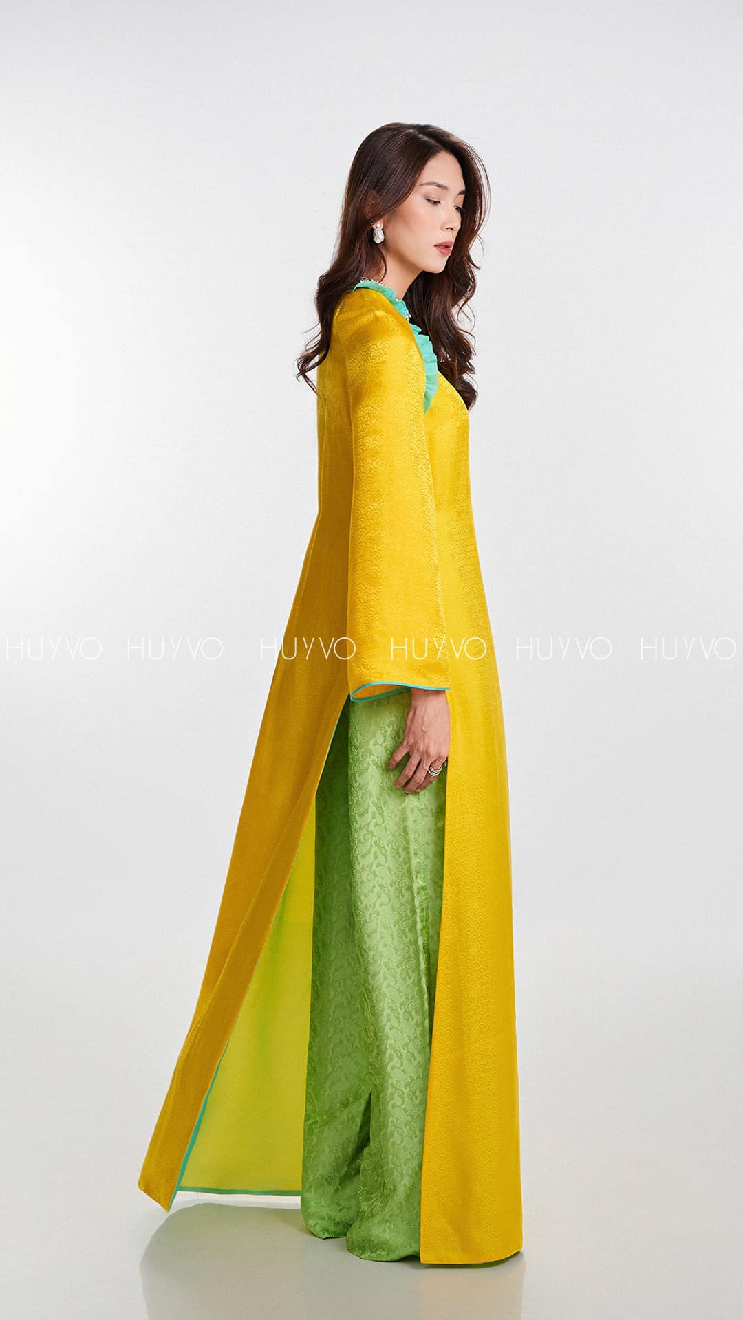 Sắc Vàng Mây – Clouds