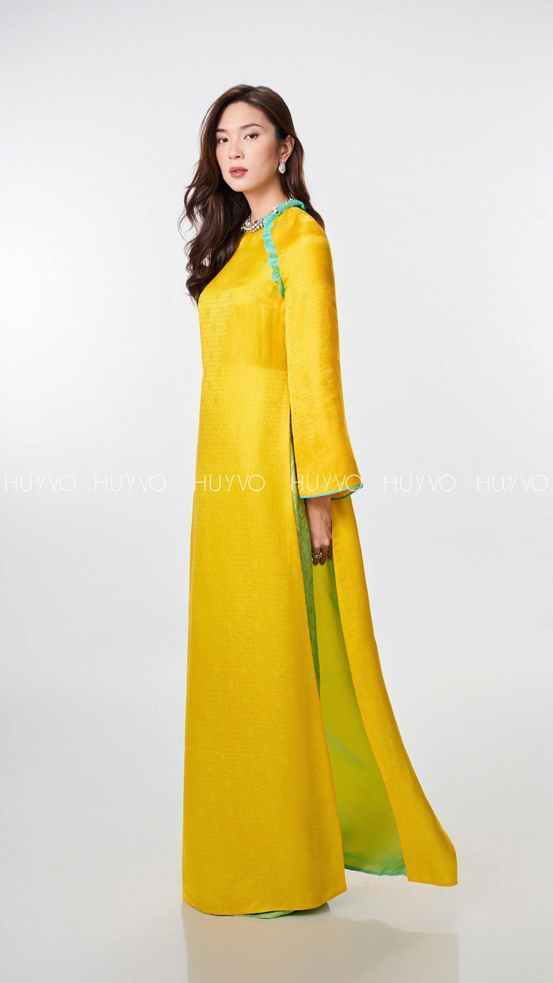 Sắc Vàng Mây – Clouds