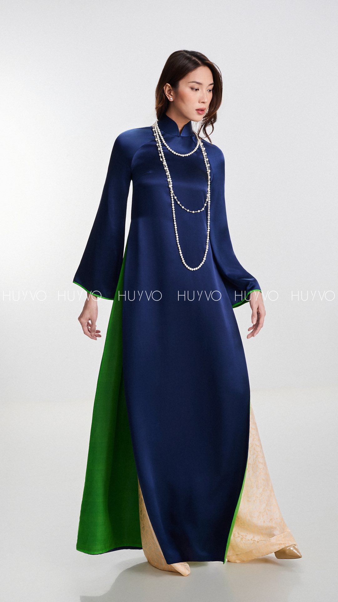 Midnight Satin – Xanh Satin Cổ Điển